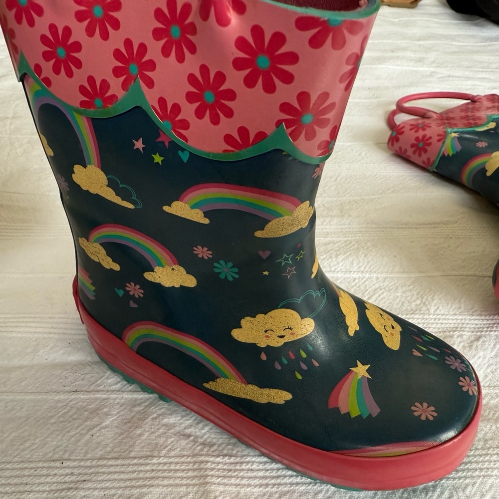 Toddler size 6 rain boot